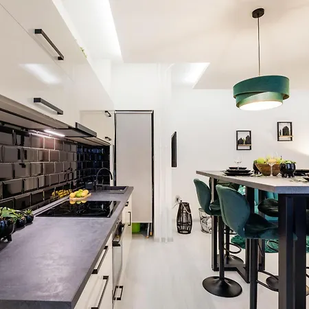 Hideaway With Jungle Vibes