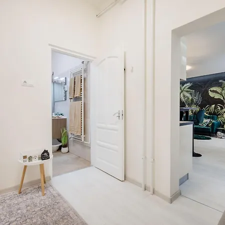 Hideaway With Jungle Vibes Apartment Budapest