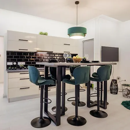 Apartment Hideaway With Jungle Vibes Budapest