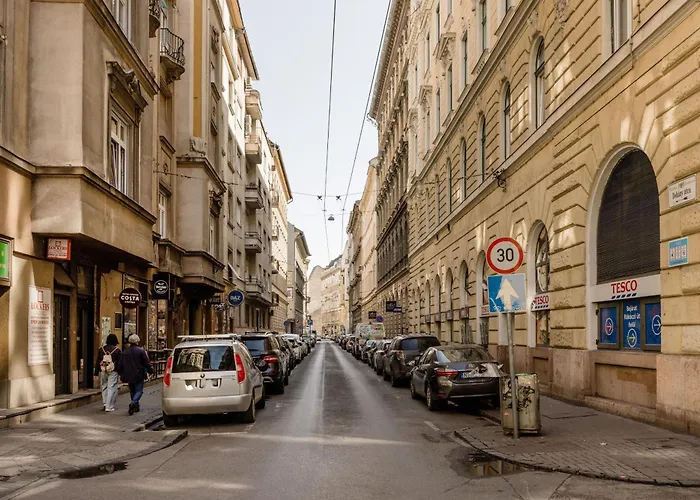 Hideaway With Jungle Vibes