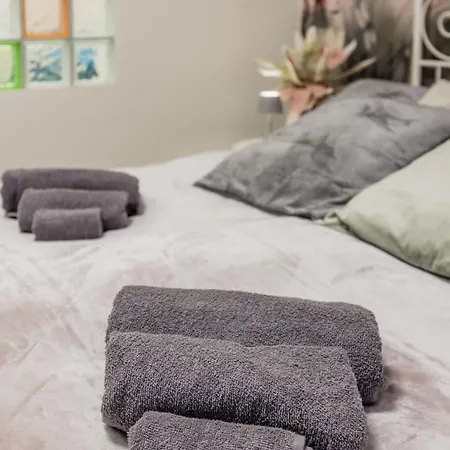 Apartment Hideaway With Jungle Vibes